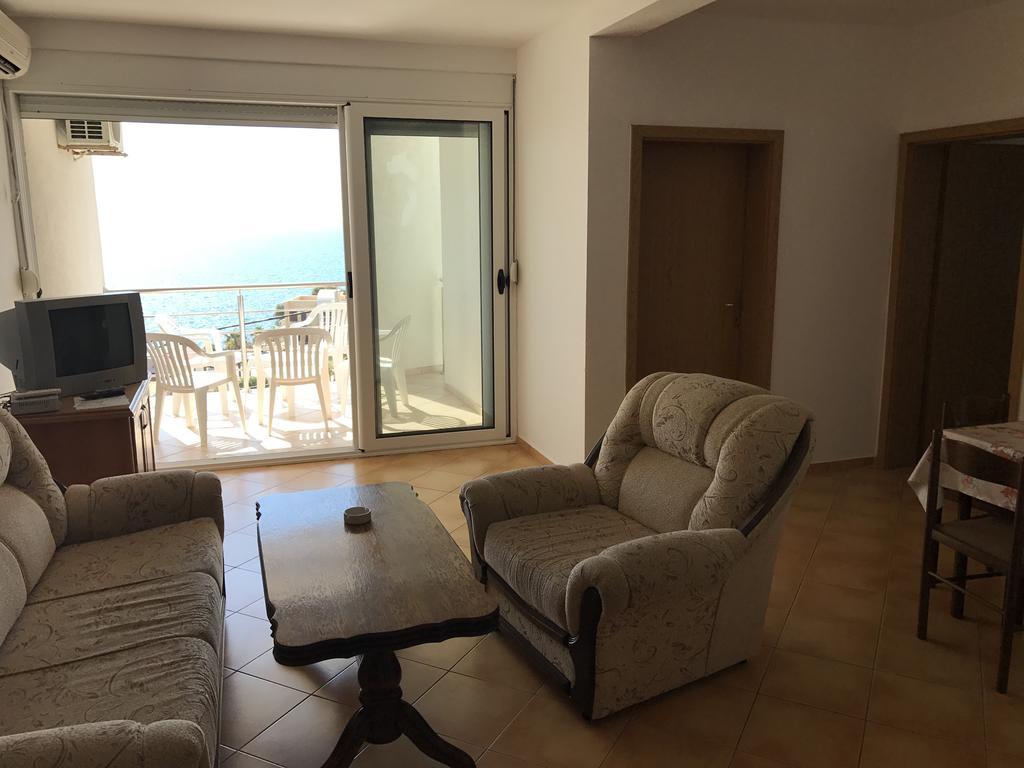 Apartments De Lara Утеха Екстериор снимка