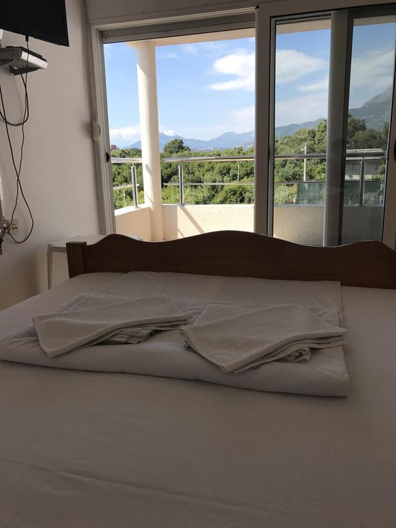 Apartments De Lara Утеха Екстериор снимка