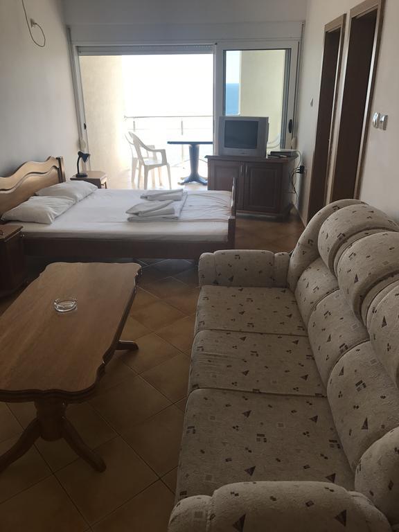 Apartments De Lara Утеха Екстериор снимка