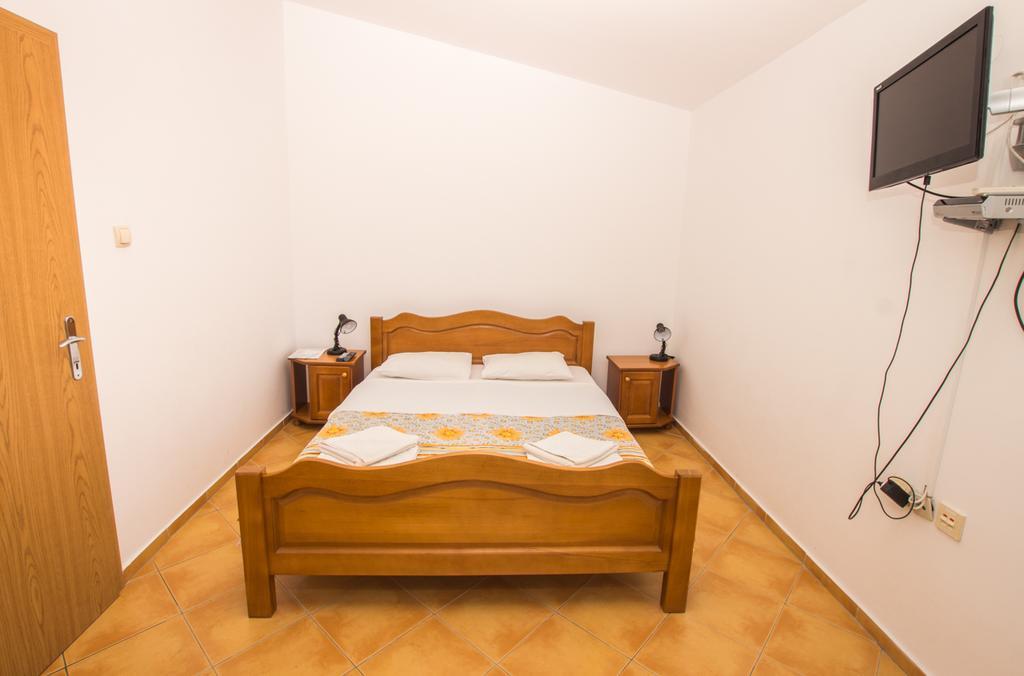 Apartments De Lara Утеха Екстериор снимка