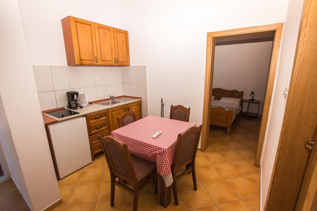 Apartments De Lara Утеха Екстериор снимка