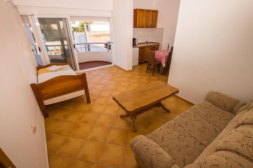 Apartments De Lara Утеха Екстериор снимка