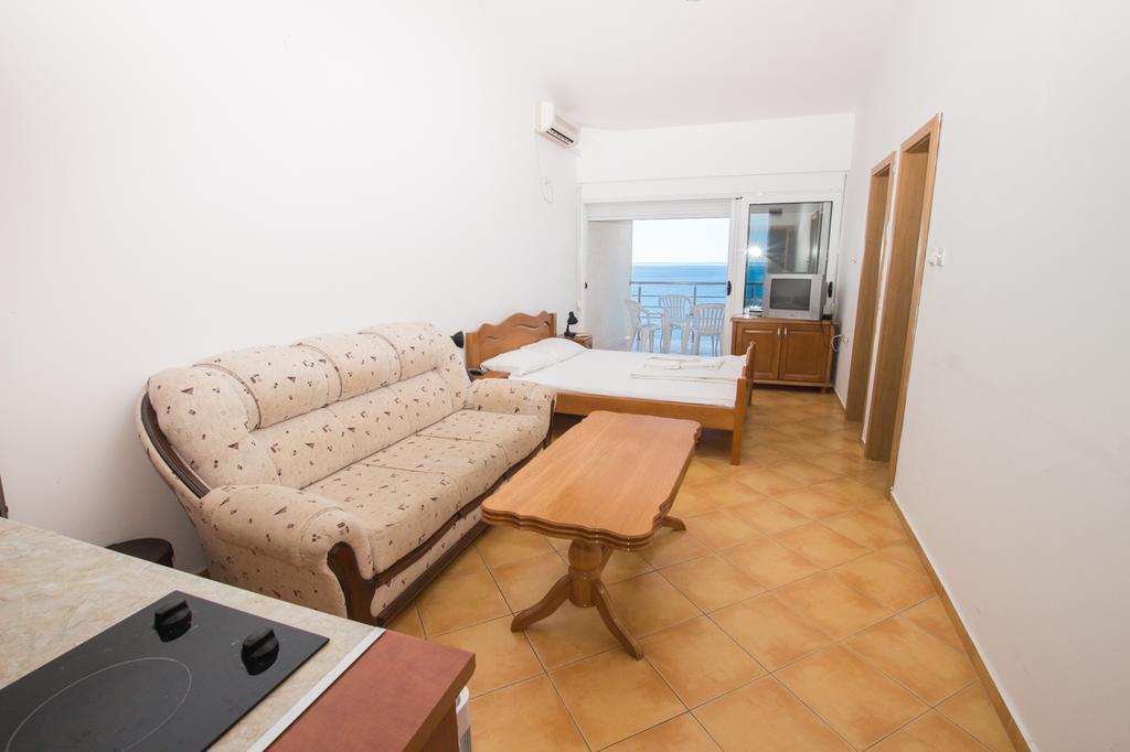 Apartments De Lara Утеха Екстериор снимка