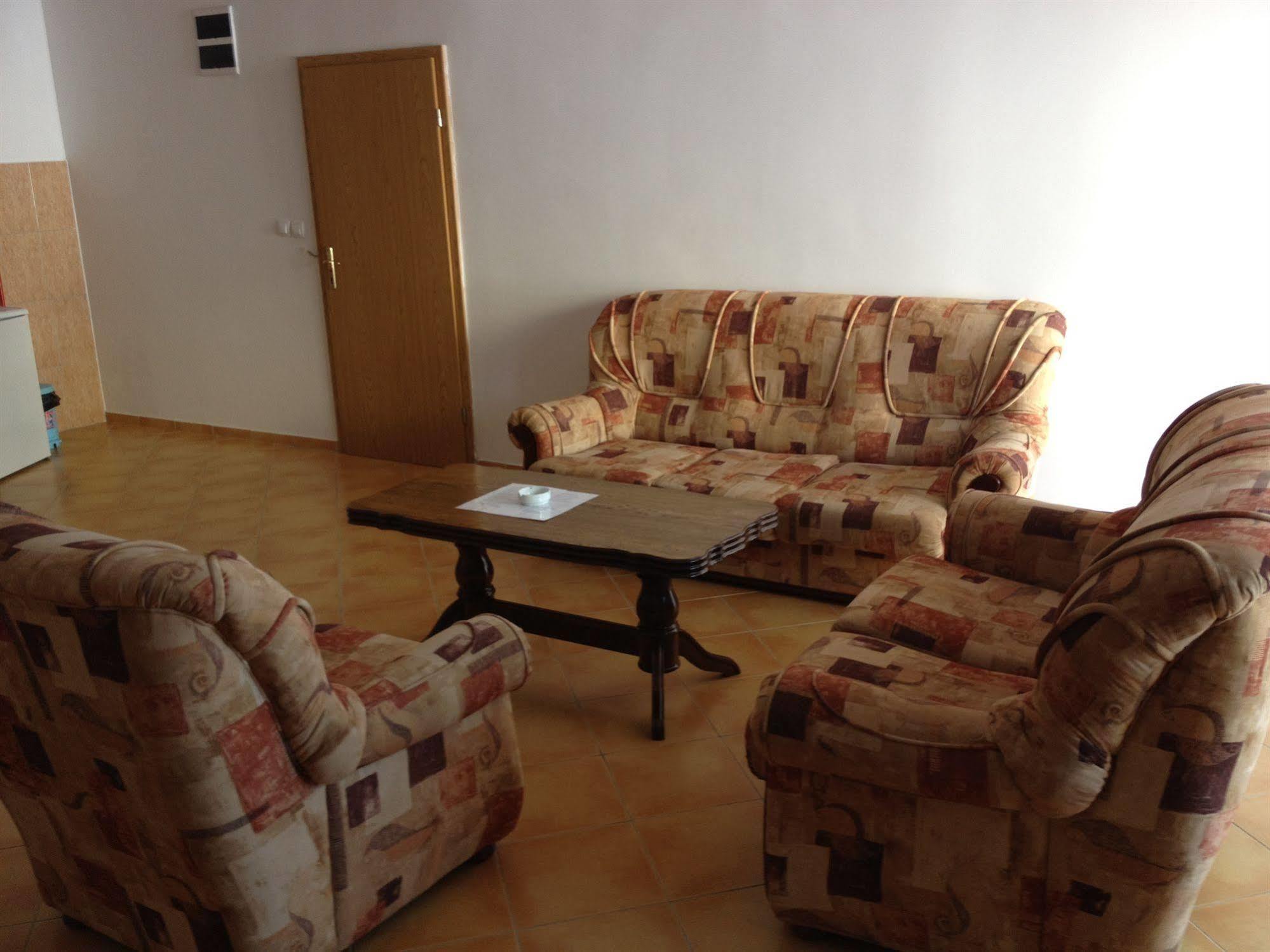 Apartments De Lara Утеха Екстериор снимка
