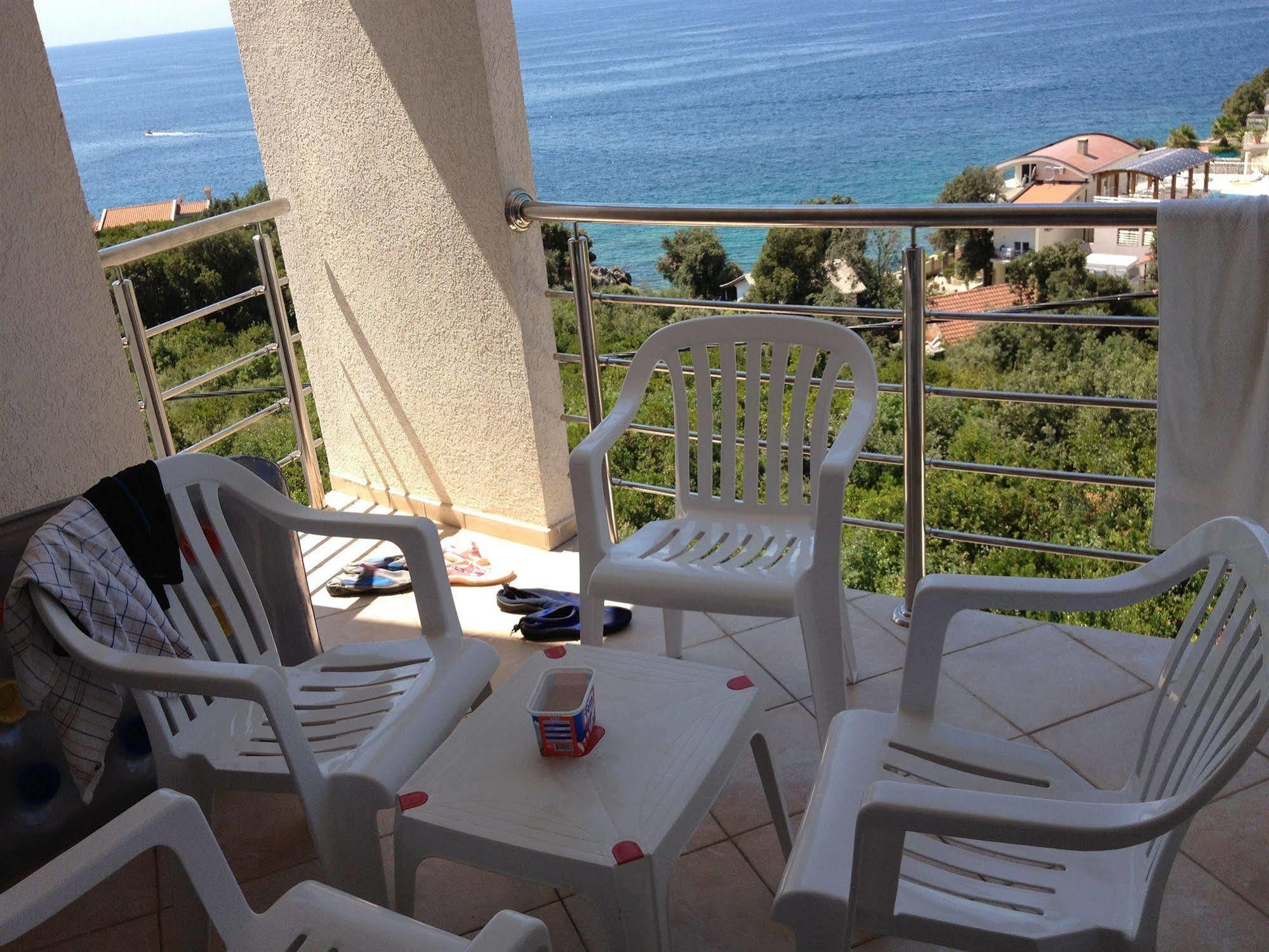 Apartments De Lara Утеха Екстериор снимка